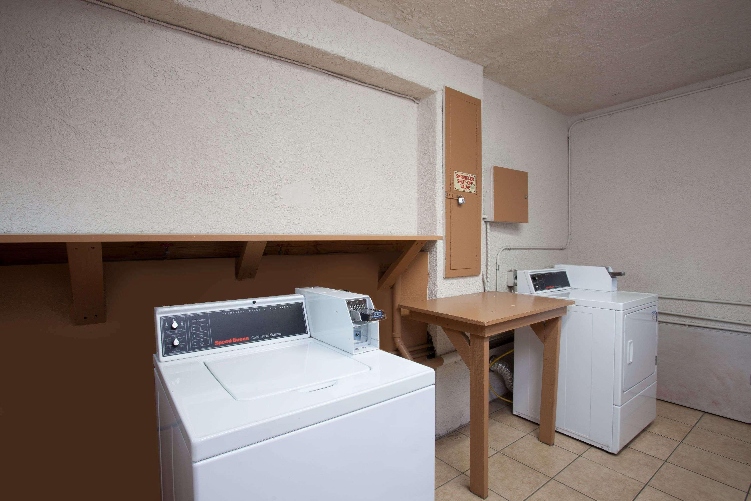 Express & Airport Motel 2*