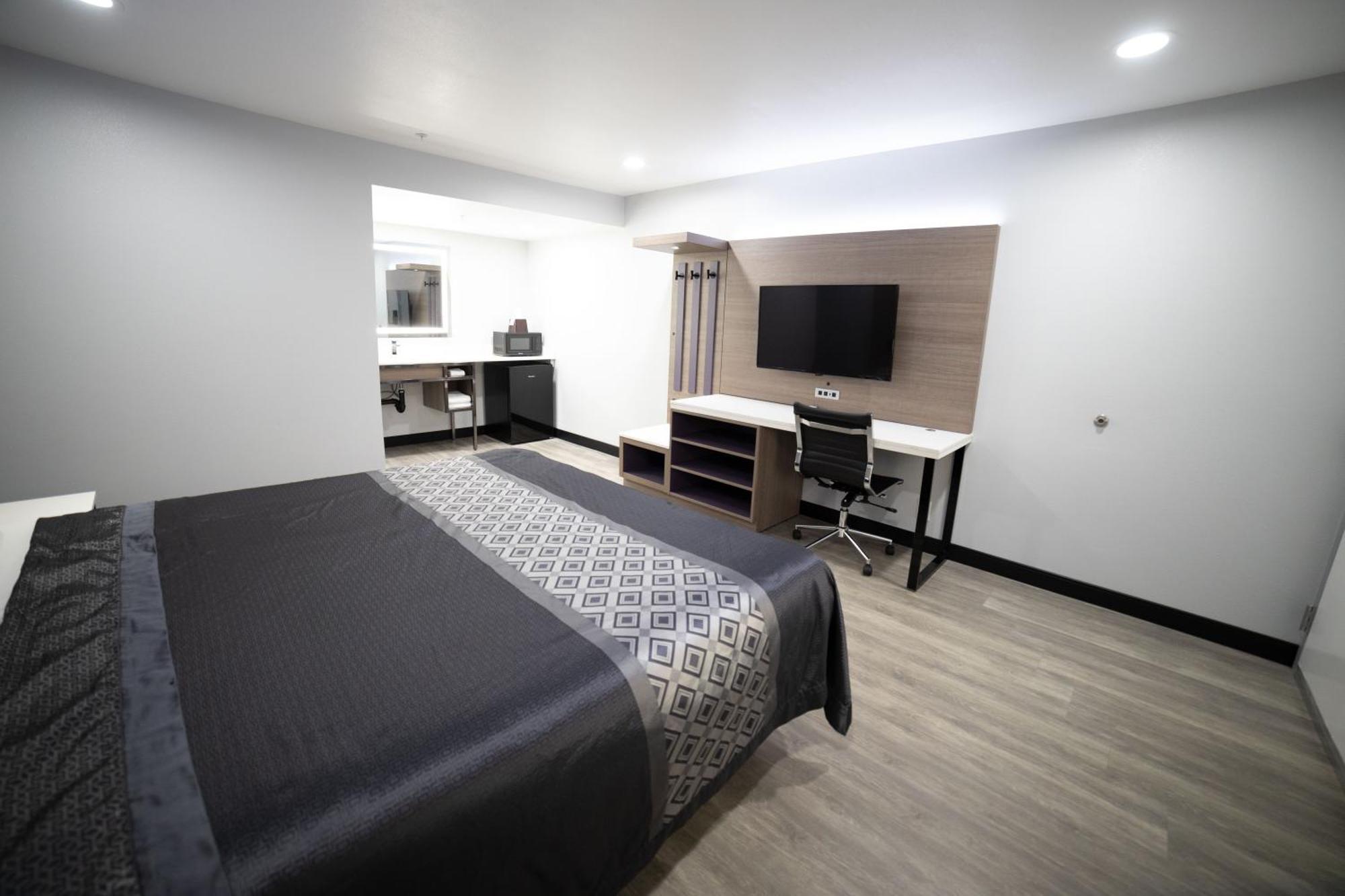 Express & Airport Motel 2*