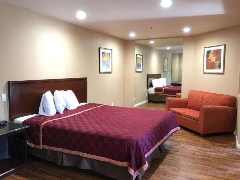 Express & Airport Motel