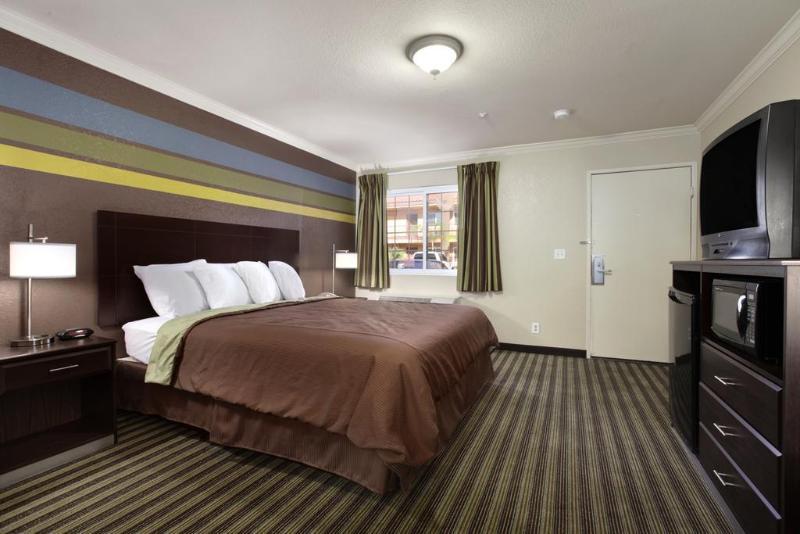 Express & Airport Motel 2*