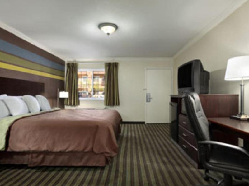 Express & Airport Motel 2*