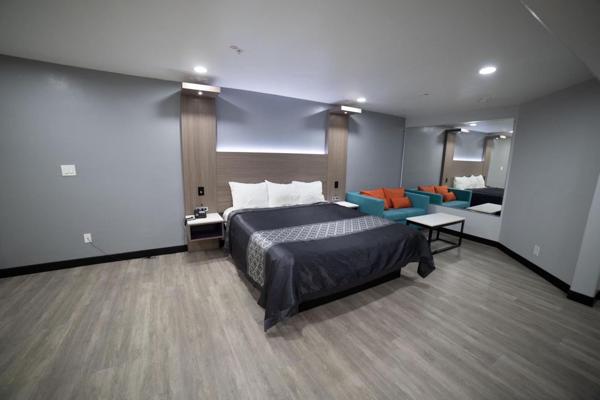 Express & Airport Motel 2*