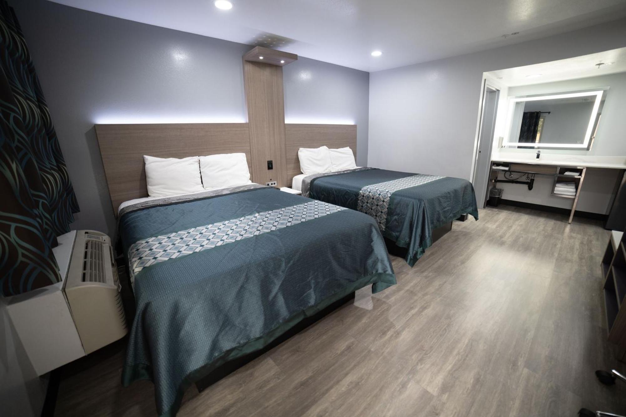 Express & Airport Motel Ontario