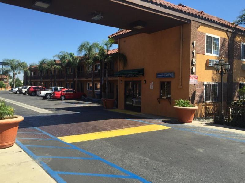 Express & Airport Motel 2*